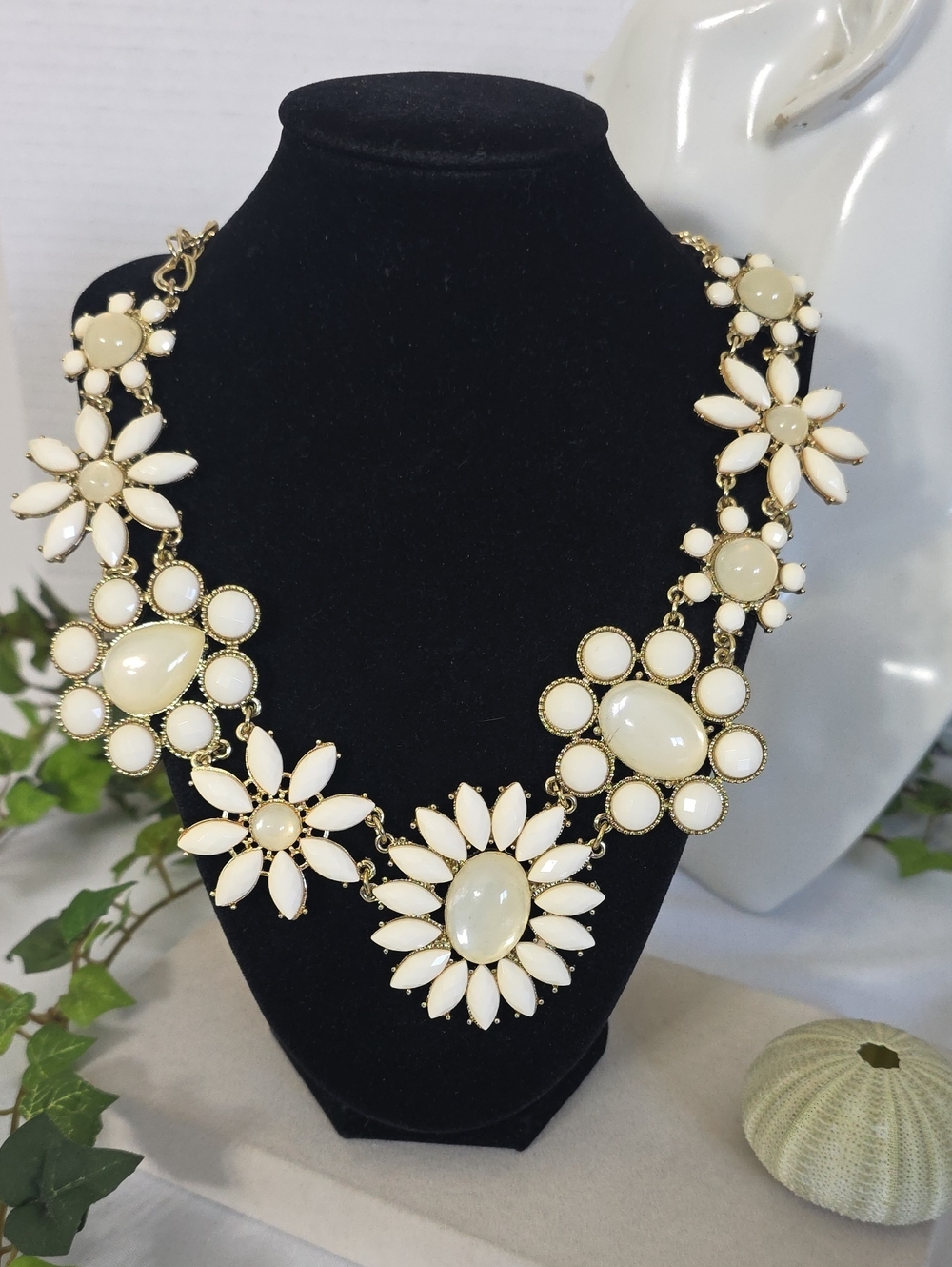 STONY Floral Statement Necklace Cream Resin Gold Tone NWT